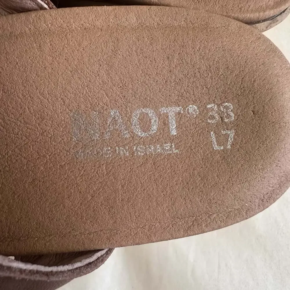 NWOT Naot Breezy Platform Wedge Sandal 7-7.5 (sz 38) Taupe Brown Leather Gold